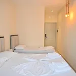 Zanzi Otel