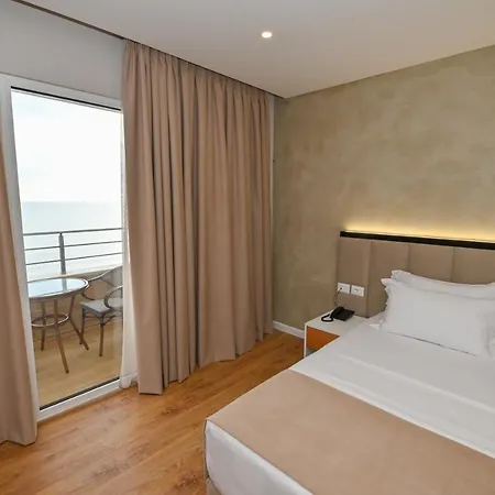 Zanzi Otel Dıraç